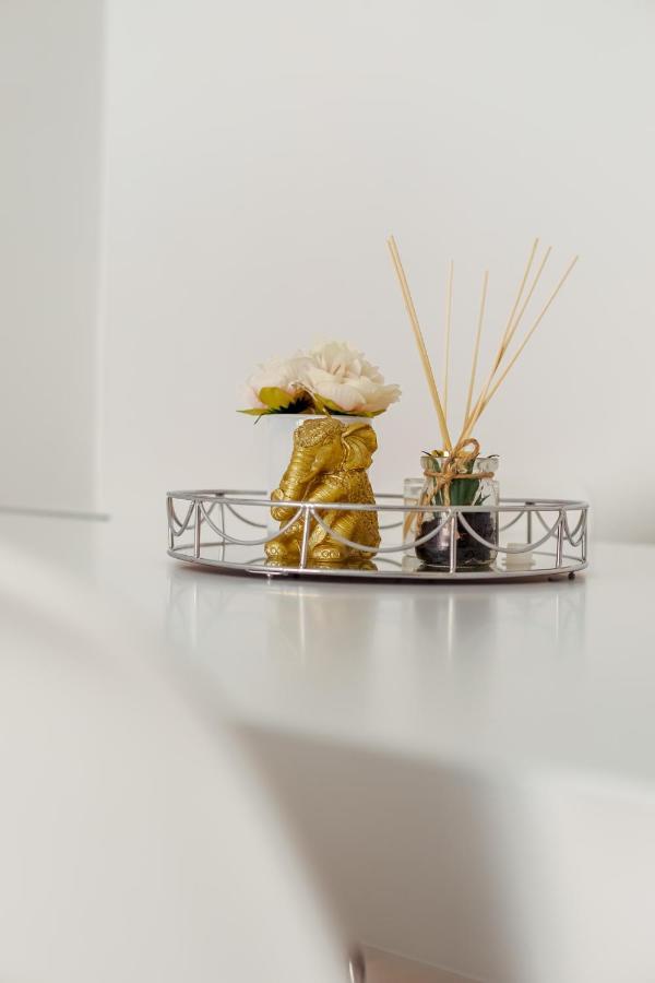 Elegant 3 Bedroom Apt - City Centre - Garage - Metro Lisboa Kültér fotó