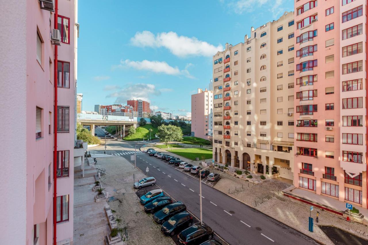 Elegant 3 Bedroom Apt - City Centre - Garage - Metro Lisboa Kültér fotó