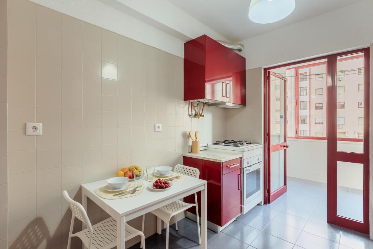 Elegant 3 Bedroom Apt - City Centre - Garage - Metro Lisboa Kültér fotó