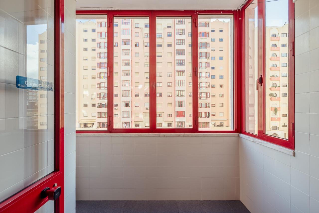 Elegant 3 Bedroom Apt - City Centre - Garage - Metro Lisboa Kültér fotó