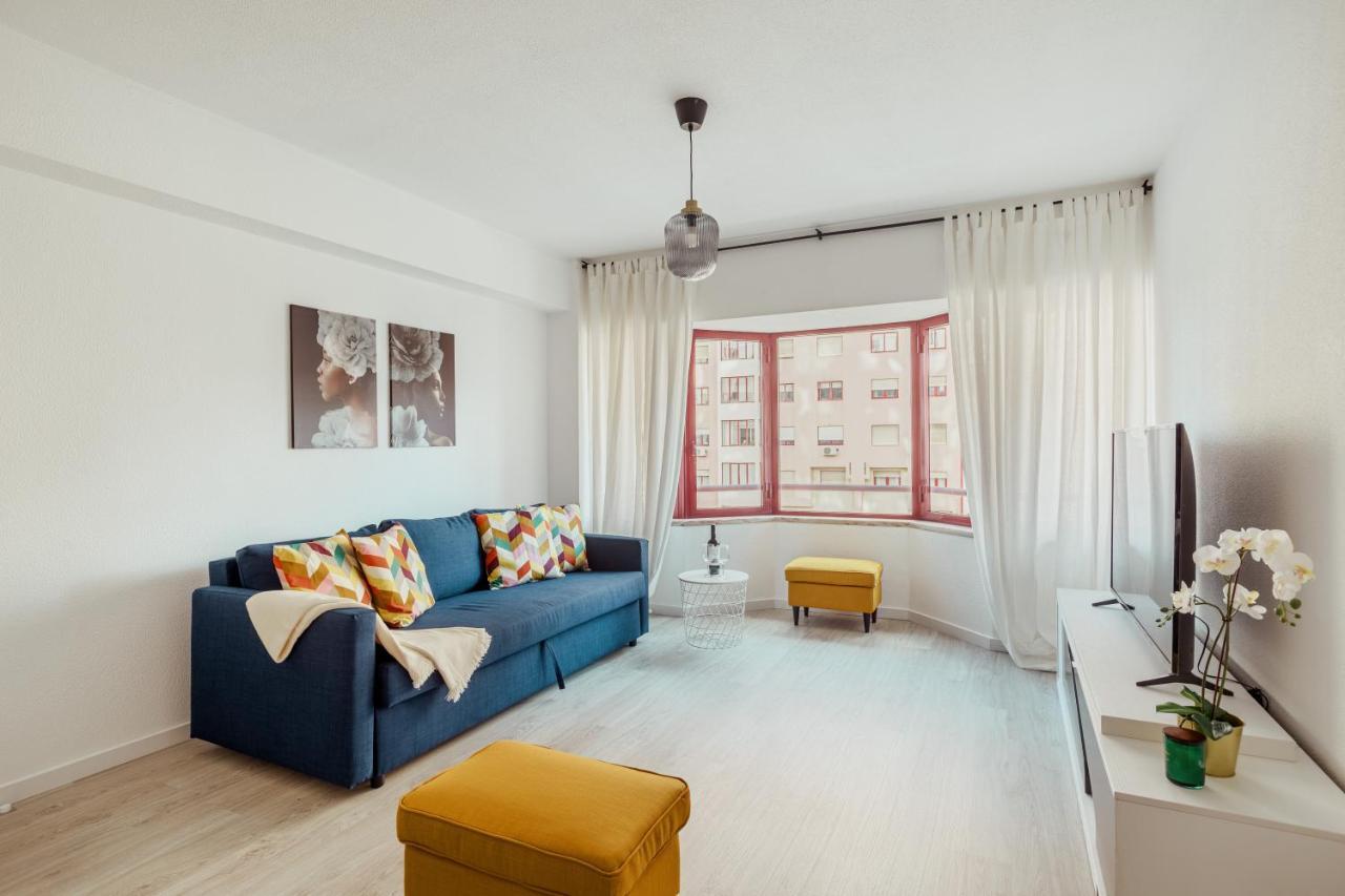 Elegant 3 Bedroom Apt - City Centre - Garage - Metro Lisboa Kültér fotó