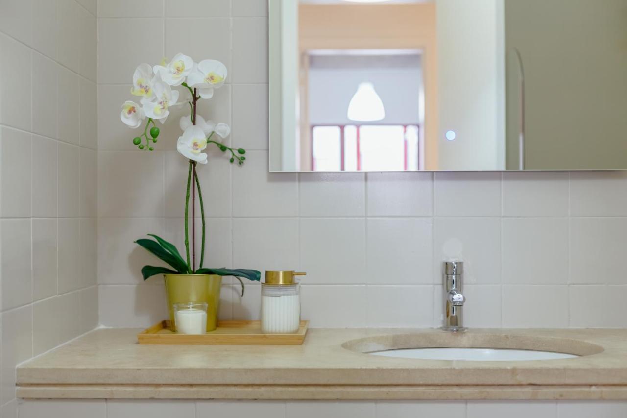 Elegant 3 Bedroom Apt - City Centre - Garage - Metro Lisboa Kültér fotó