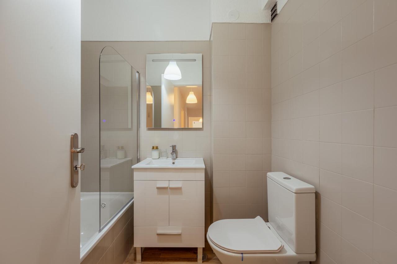 Elegant 3 Bedroom Apt - City Centre - Garage - Metro Lisboa Kültér fotó