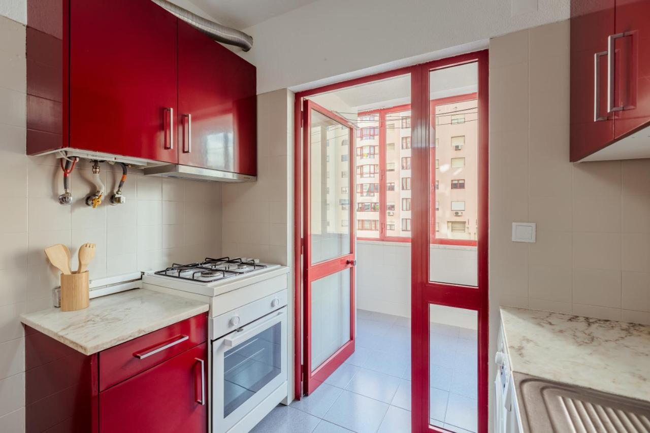 Elegant 3 Bedroom Apt - City Centre - Garage - Metro Lisboa Kültér fotó